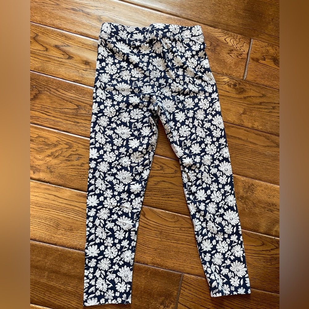 Girl’s Vineyard Vines Navy and White Floral Leggings